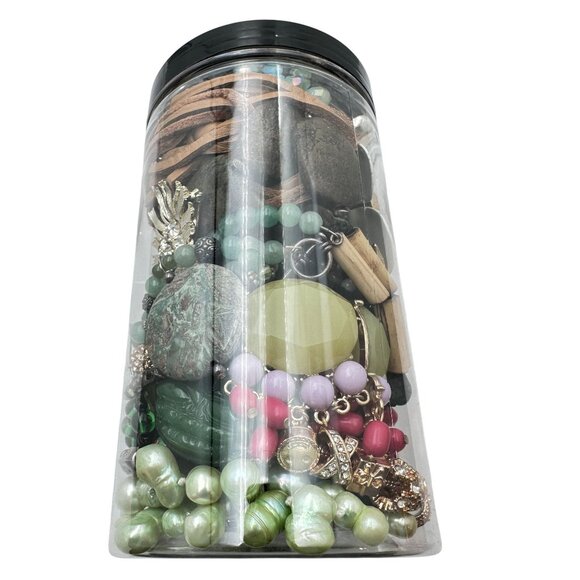 Mystery Jewelry Jar #1054 Wearable Quality Pieces 2lbs Necklace Bracelet Earring - Picture 2 of 4